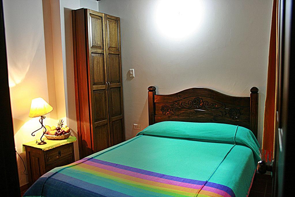Hotel Los Geranios Duitama Chambre photo